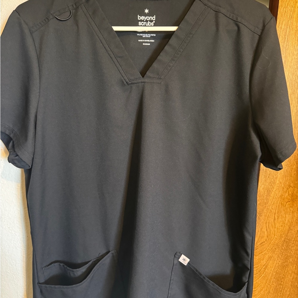 Beyond Scrubs set Women's Black V-Neck Top and pants very comfortable material.